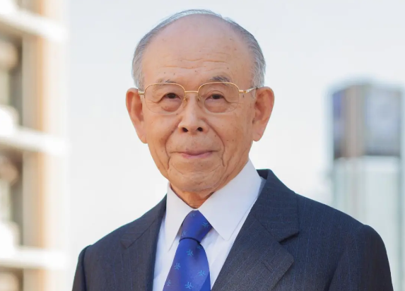 日本诺贝尔奖获得者赤崎勇发明了高效蓝色LED